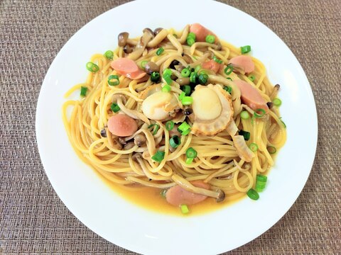 ホタテしめじウインナーの和風醤油ねぎパスタ